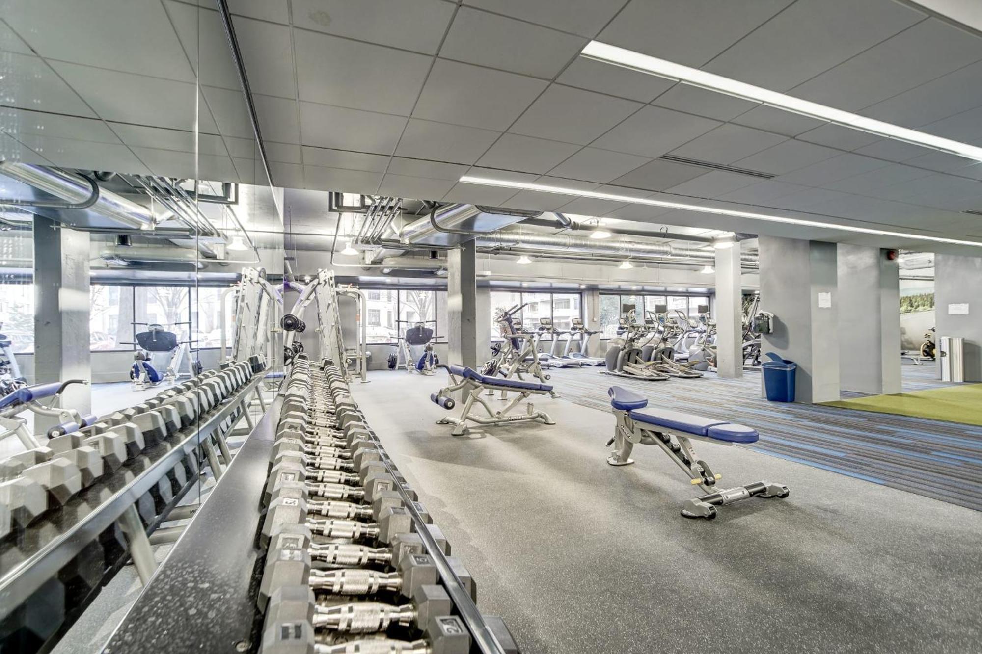 Spacious 2 Bedrooms Apt @Crystal City With Gym อาร์ลิงตัน ภายนอก รูปภาพ